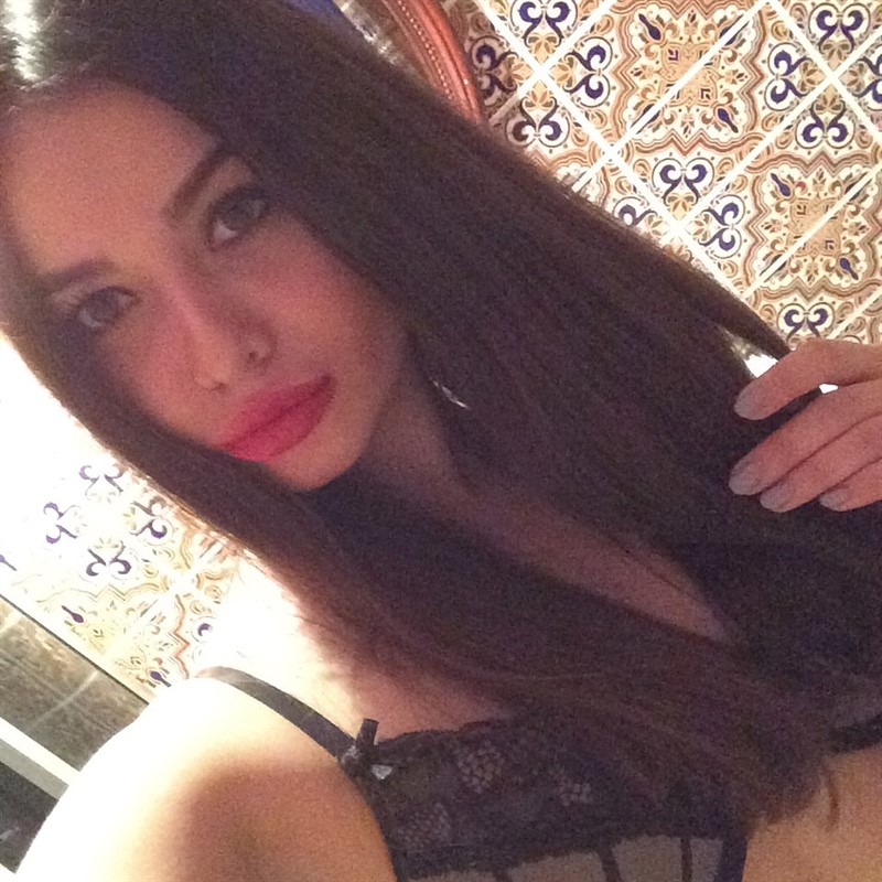🌃 Люблю удовлетворять своих клиентов и делать их счастливыми. 💋 Со мной ты получишь незабываемые эмоции и настоящее наслаждение. 😉 Мои услуги включают классический секс, оральный секс, массаж и многое другое. ✨ У меня есть много положительных отзывов, которые говорят о моей профессиональности и нежности. 🌹 Мои фото реальны, и я уверена, что они тебе понравятся. 📸 Жду тебя в Москве для незабываемых встреч! 💫 Екатерина